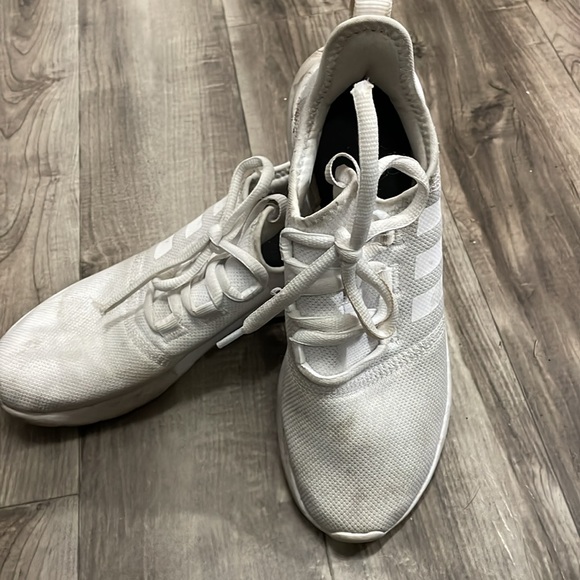 Ultralight Adidas Cloudfoam Runners - Picture 2 of 4